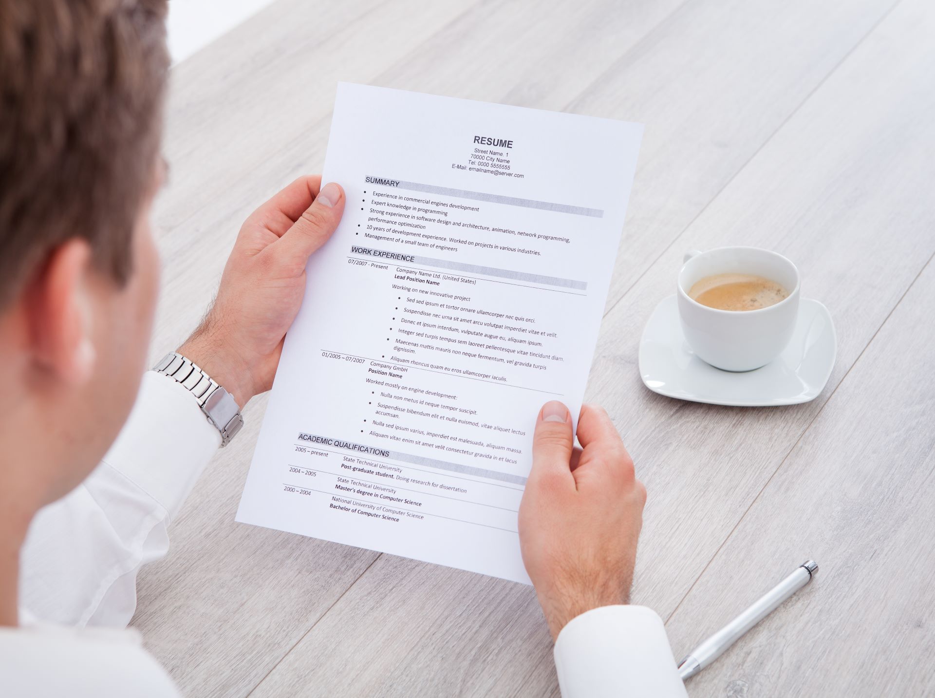 Ace Your Job Search: Crafting Winning Resumes & Profiles